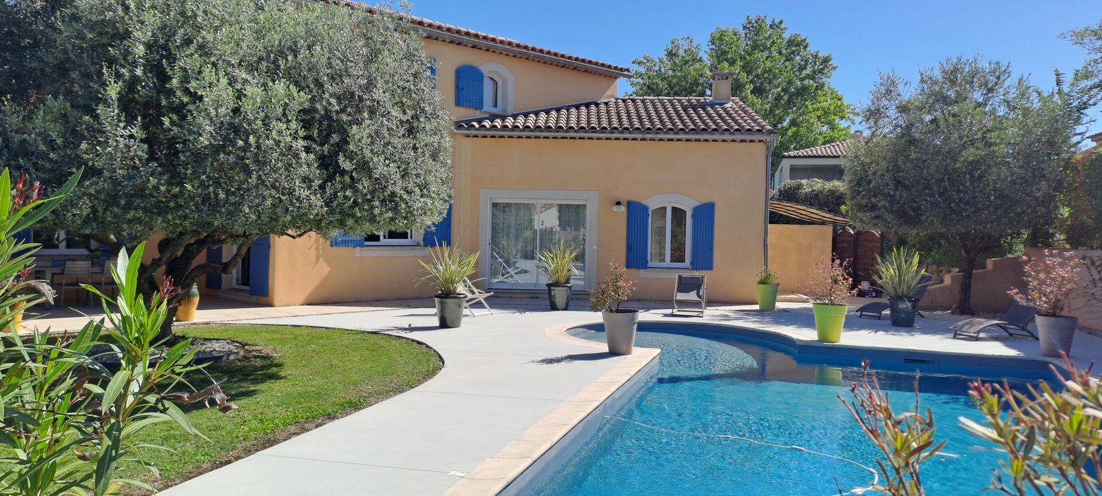 Piscine et espace détente